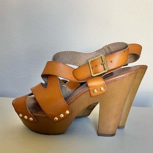 Women’s heels size 8